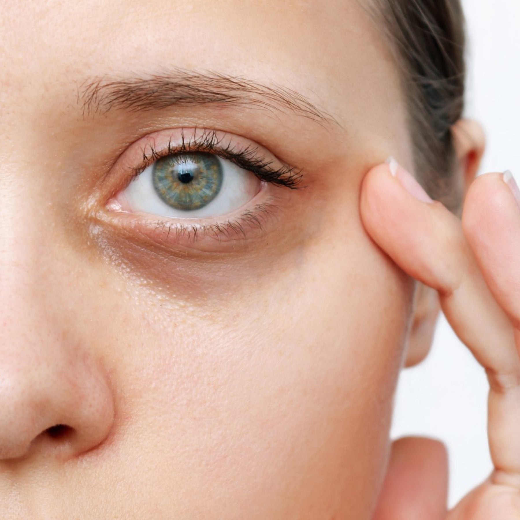 CAN MAKEUP MAKE UNDER-EYE DARKNESS WORSE?